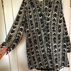 Olive and Oak drawstring arrow print dress sz S
